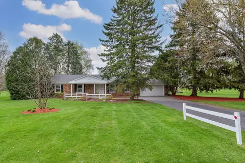 2 S825 Hickory Ln, Batavia, IL 60510