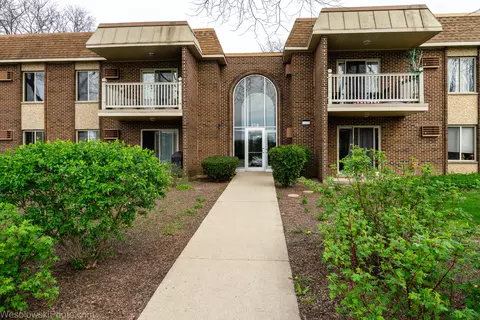 516 N Wilke Rd #201, Palatine, IL 60074