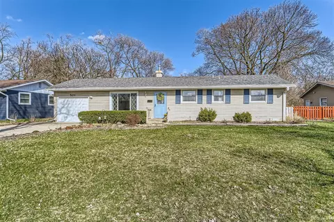 521 N Silverleaf Blvd, Carol Stream, IL 60188