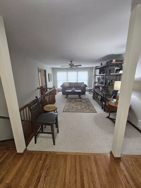 3910 Latour Ct, Hoffman Estates, IL 60192 photo 3