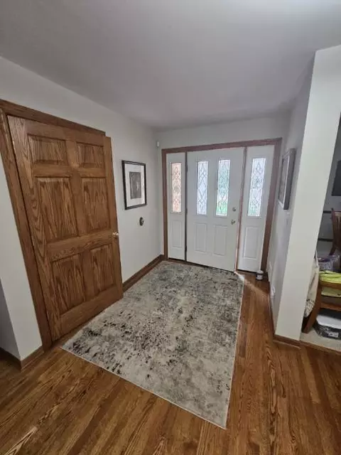 3910 Latour Ct, Hoffman Estates, IL 60192 photo 2