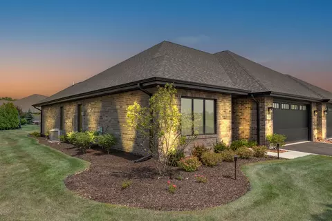 8339 Shell Dr, Saint John, IN 46373