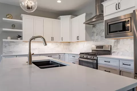 Kitchen - 8339 Shell Dr, Saint John, IN 46373 photo 5 of 7