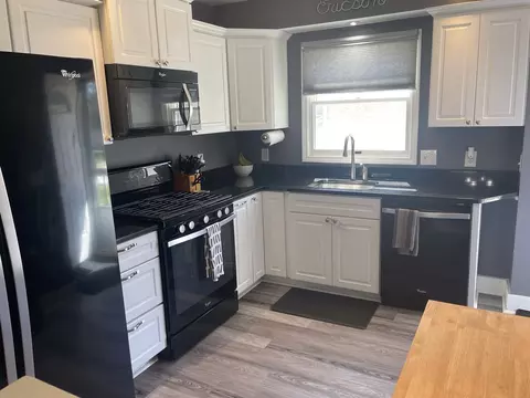 Kitchen - 1315 Calhoun St, Peru, IL 61354 photo 1 of 2