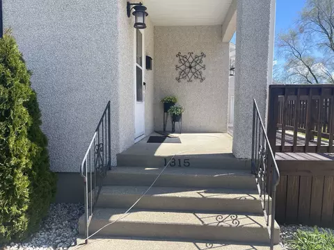 Exterior - 1315 Calhoun St, Peru, IL 61354 photo 2 of 2