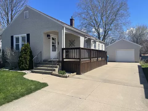 1315 Calhoun St, Peru, IL 61354