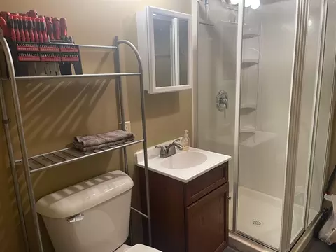 Bath - 1315 Calhoun St, Peru, IL 61354 photo 1 of 2