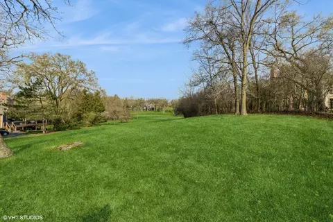 50 S Wynstone Dr, North Barrington, IL 60010