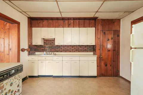 Kitchen - 412 Hinman St, Aurora, IL 60505 photo 3 of 5