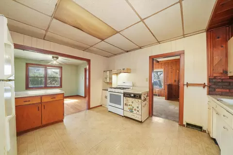 Kitchen - 412 Hinman St, Aurora, IL 60505 photo 4 of 5