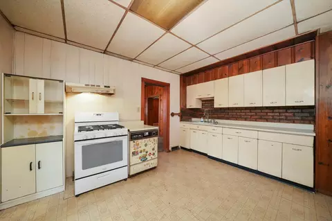 Kitchen - 412 Hinman St, Aurora, IL 60505 photo 1 of 5