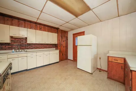 Kitchen - 412 Hinman St, Aurora, IL 60505 photo 2 of 5