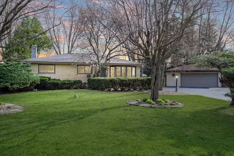 26 W540 Grand Ave, Wheaton, IL 60187