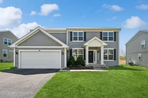 25 Catamaran Cir, Pingree Grove, IL 60140