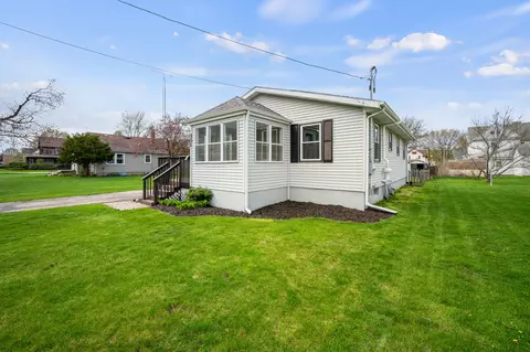 301 W South St, Kirkland, IL 60146