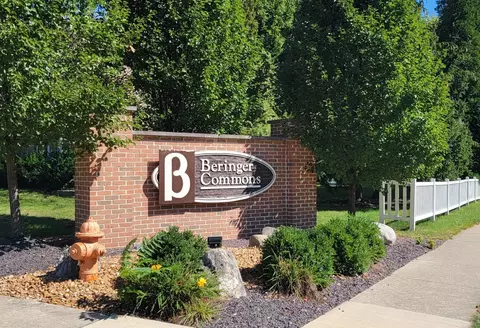 507 N Beacon Hill Cir, Urbana, IL 61802
