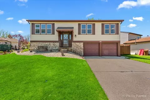 89 Green Meadows Dr, Glendale Heights, IL 60139
