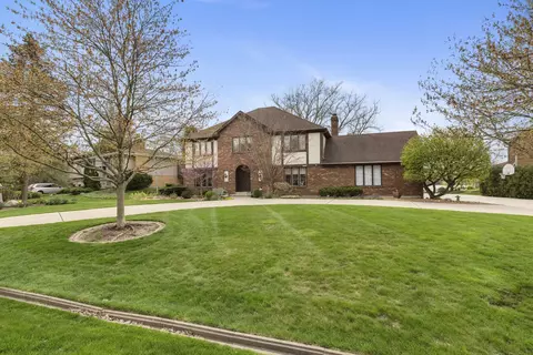 8328 Lakeside Drive Rd, Downers Grove, IL 60516
