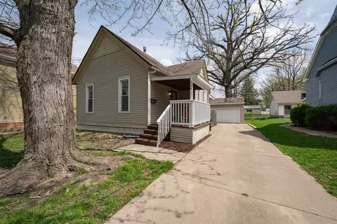 604 S Clayton St, Bloomington, IL 61701