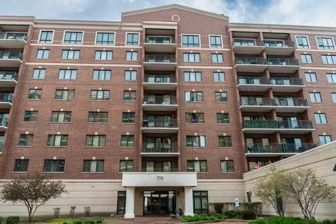 770 Pearson St #2-606, Des Plaines, IL 60016