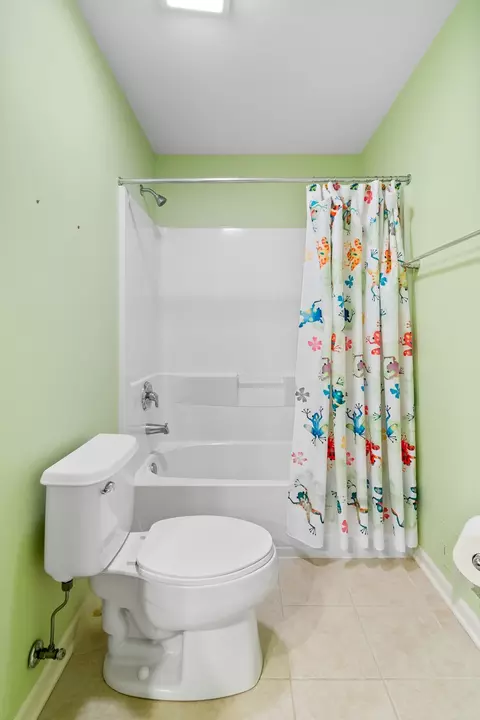 Bath - 6346 Cunningham Ct, Gurnee, IL 60031 photo 5 of 5