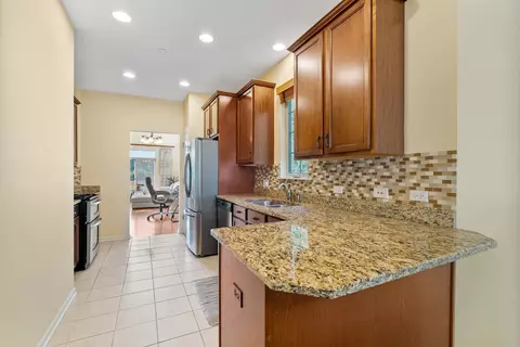 Kitchen - 6346 Cunningham Ct, Gurnee, IL 60031 photo 2 of 2