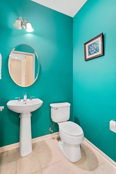Bath - 6346 Cunningham Ct, Gurnee, IL 60031 photo 3 of 5
