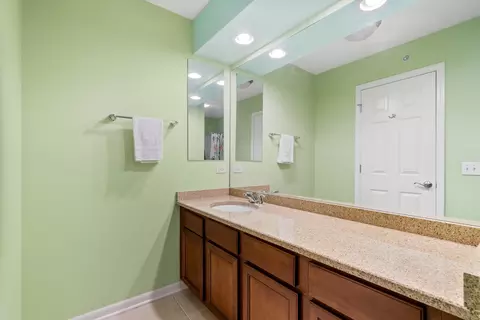 Bath - 6346 Cunningham Ct, Gurnee, IL 60031 photo 4 of 5