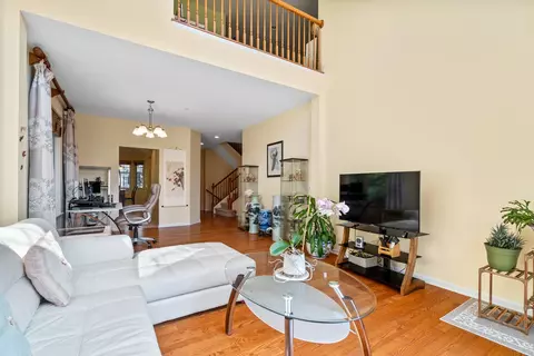 Living - 6346 Cunningham Ct, Gurnee, IL 60031 photo 2 of 3