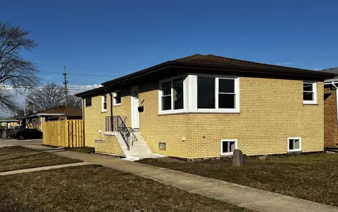 7758 Mulligan Ave, Burbank, IL 60459