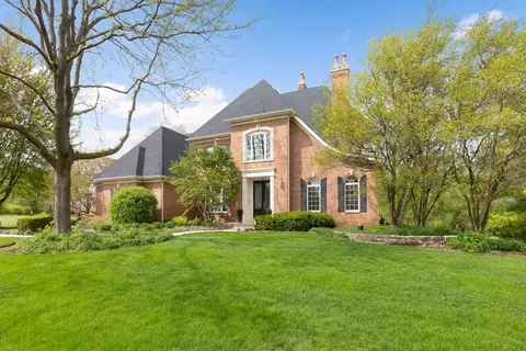 38 W090 Heritage Oaks Dr, Saint Charles, IL 60175