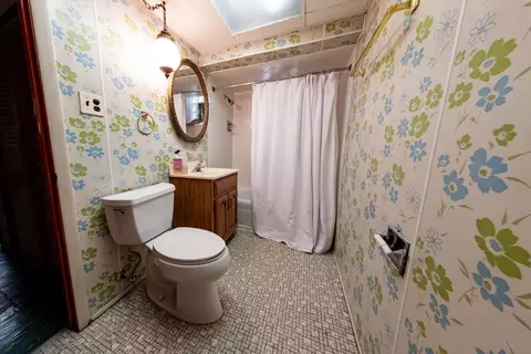 Bath - 2138 W 107th St, Chicago, IL 60643 photo 3 of 3
