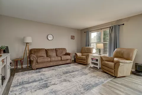 Living - 2105 Beldon Ct, Plainfield, IL 60586 photo 3 of 4