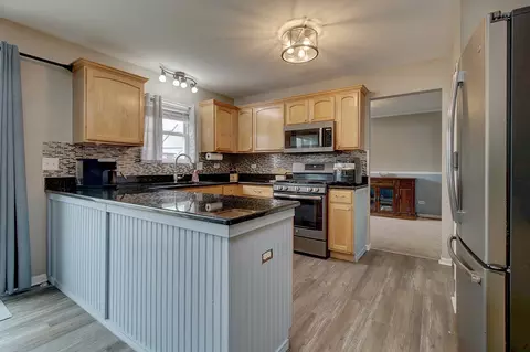 Kitchen - 2105 Beldon Ct, Plainfield, IL 60586 photo 2 of 3
