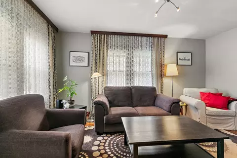 Living - 765 Shuler St, Elgin, IL 60123 photo 2 of 4