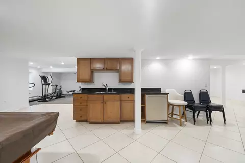Kitchen - 341 Blue Heron Cir, Bartlett, IL 60103 photo 6 of 7