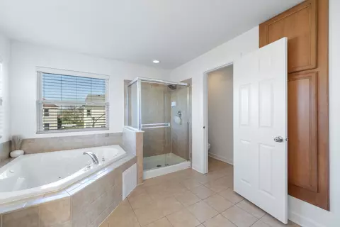 Bath - 341 Blue Heron Cir, Bartlett, IL 60103 photo 5 of 6