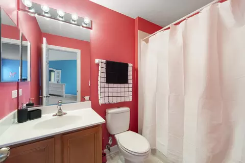 Bath - 341 Blue Heron Cir, Bartlett, IL 60103 photo 1 of 6