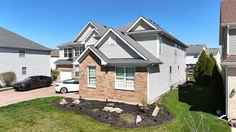 Exterior - 341 Blue Heron Cir, Bartlett, IL 60103 photo 4 of 10
