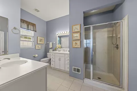 Bath - 3859 Valhalla Dr, Elgin, IL 60124 photo 1 of 3