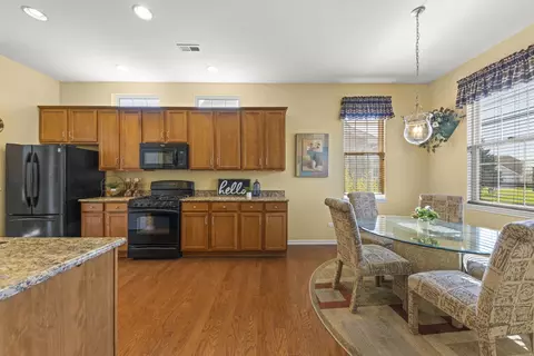 Dining - 3859 Valhalla Dr, Elgin, IL 60124 photo 4 of 5