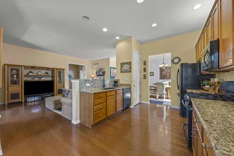 Kitchen - 3859 Valhalla Dr, Elgin, IL 60124 photo 2 of 3