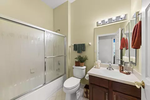 Bath - 3859 Valhalla Dr, Elgin, IL 60124 photo 3 of 3