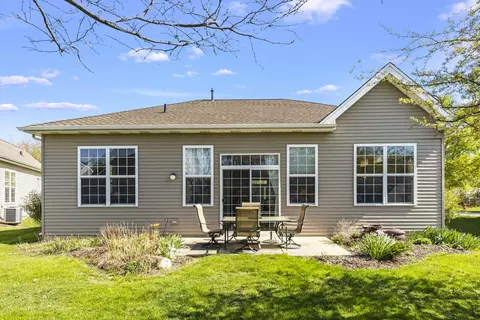 Exterior - 3859 Valhalla Dr, Elgin, IL 60124 photo 4 of 5