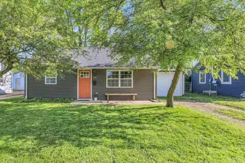 709 Hawthorne Dr, Urbana, IL 61801