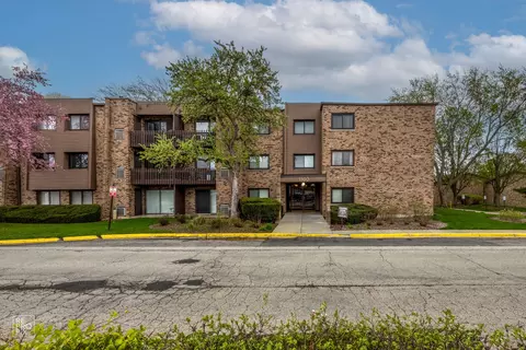 1100 E Randville Dr #211, Palatine, IL 60074