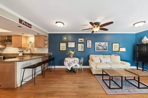 Living - 4 Grimsby On Oxford St, Rolling Meadows, IL 60008 photo 5 of 7