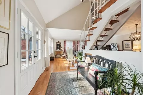 Living - 4 Grimsby On Oxford St, Rolling Meadows, IL 60008 photo 1 of 7