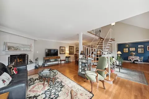 Living - 4 Grimsby On Oxford St, Rolling Meadows, IL 60008 photo 2 of 7