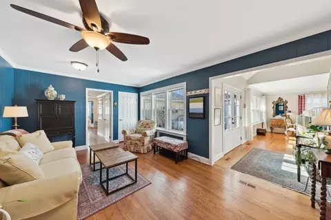 Living - 4 Grimsby On Oxford St, Rolling Meadows, IL 60008 photo 7 of 7